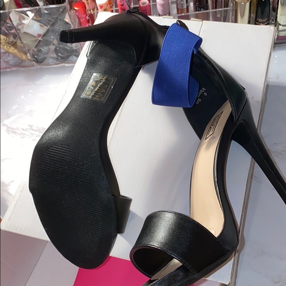 High Heels - Picture 4 of 4